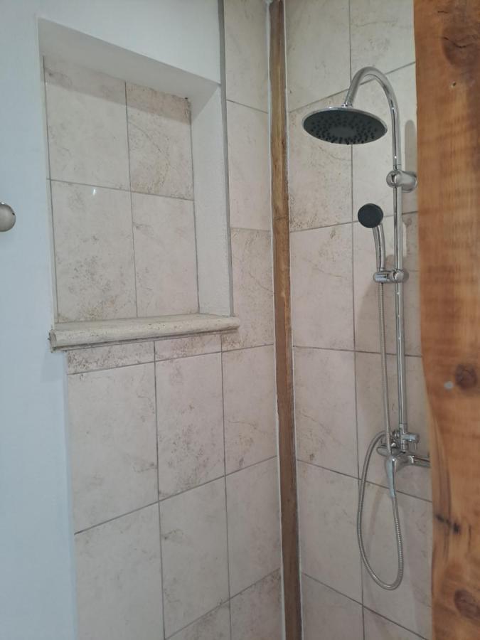 Chambre Basilic 2P, 2 Nuits Max, Dans Petit Chalet 6Km Du Festival De Piano De La Roque D'Antheron Rognes エクステリア 写真
