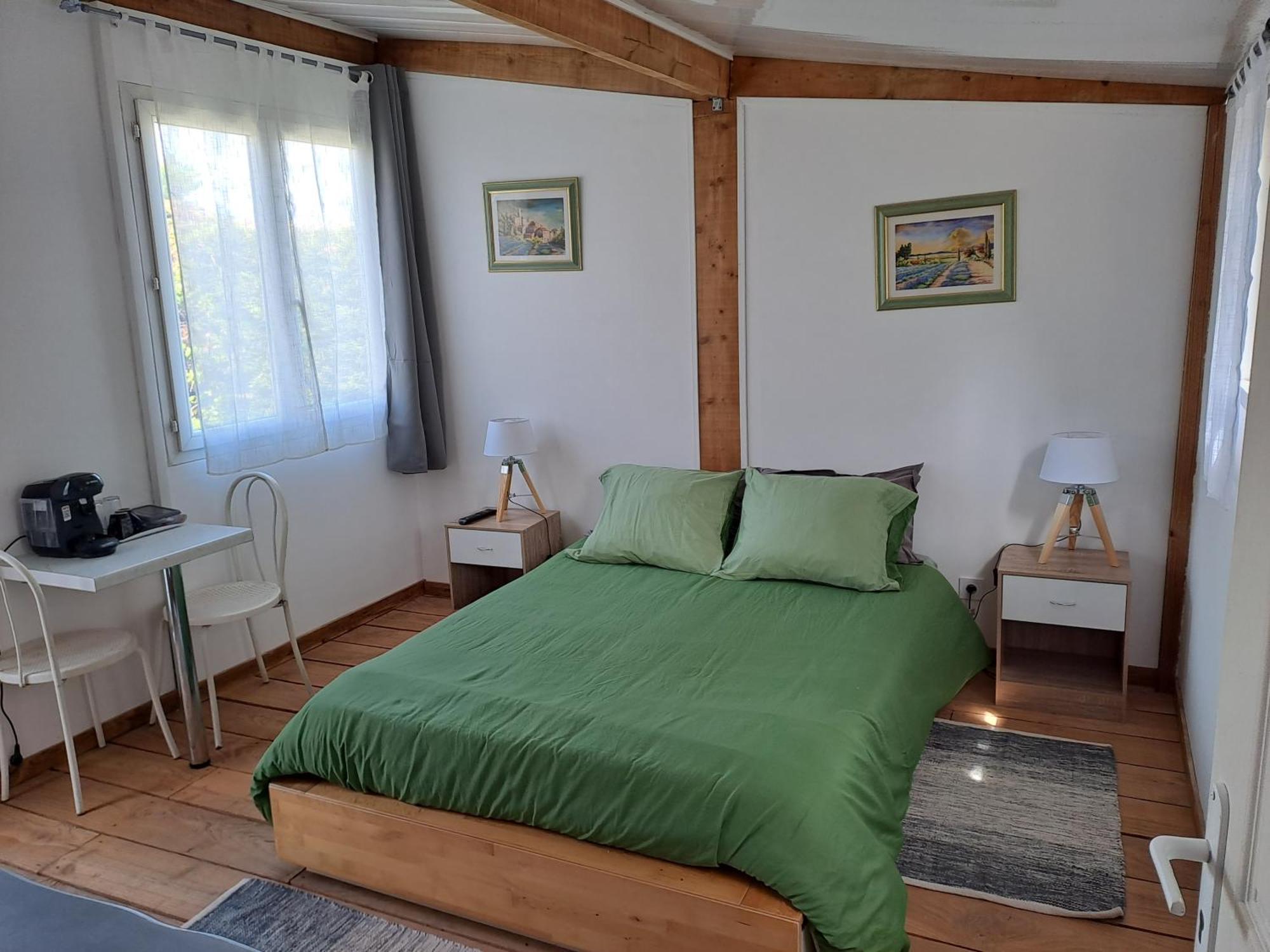 Chambre Basilic 2P, 2 Nuits Max, Dans Petit Chalet 6Km Du Festival De Piano De La Roque D'Antheron Rognes エクステリア 写真